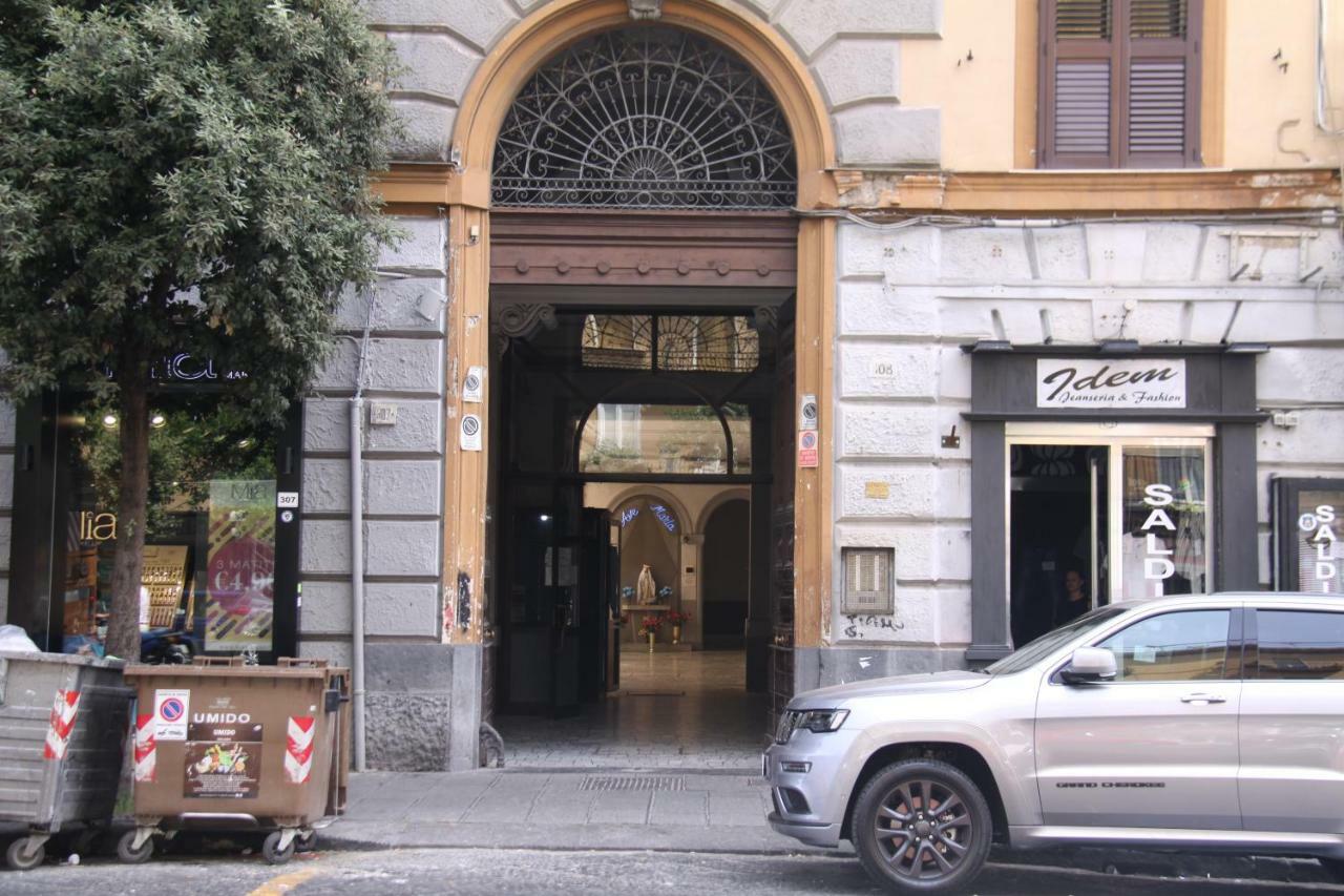 B&B Le Porte Di Napoli Exterior photo